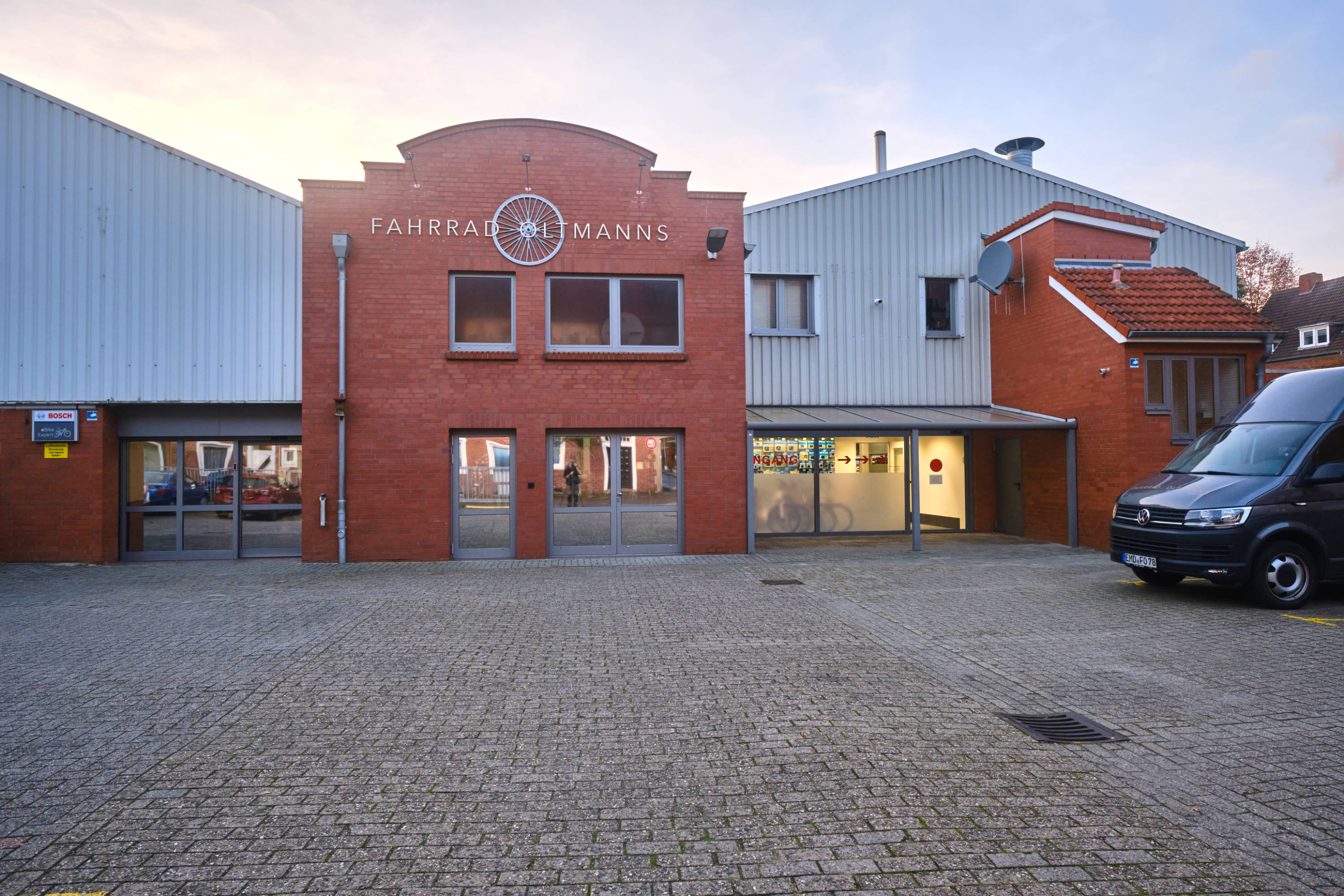 Oltmanns Ansicht WerkstattParkplatz